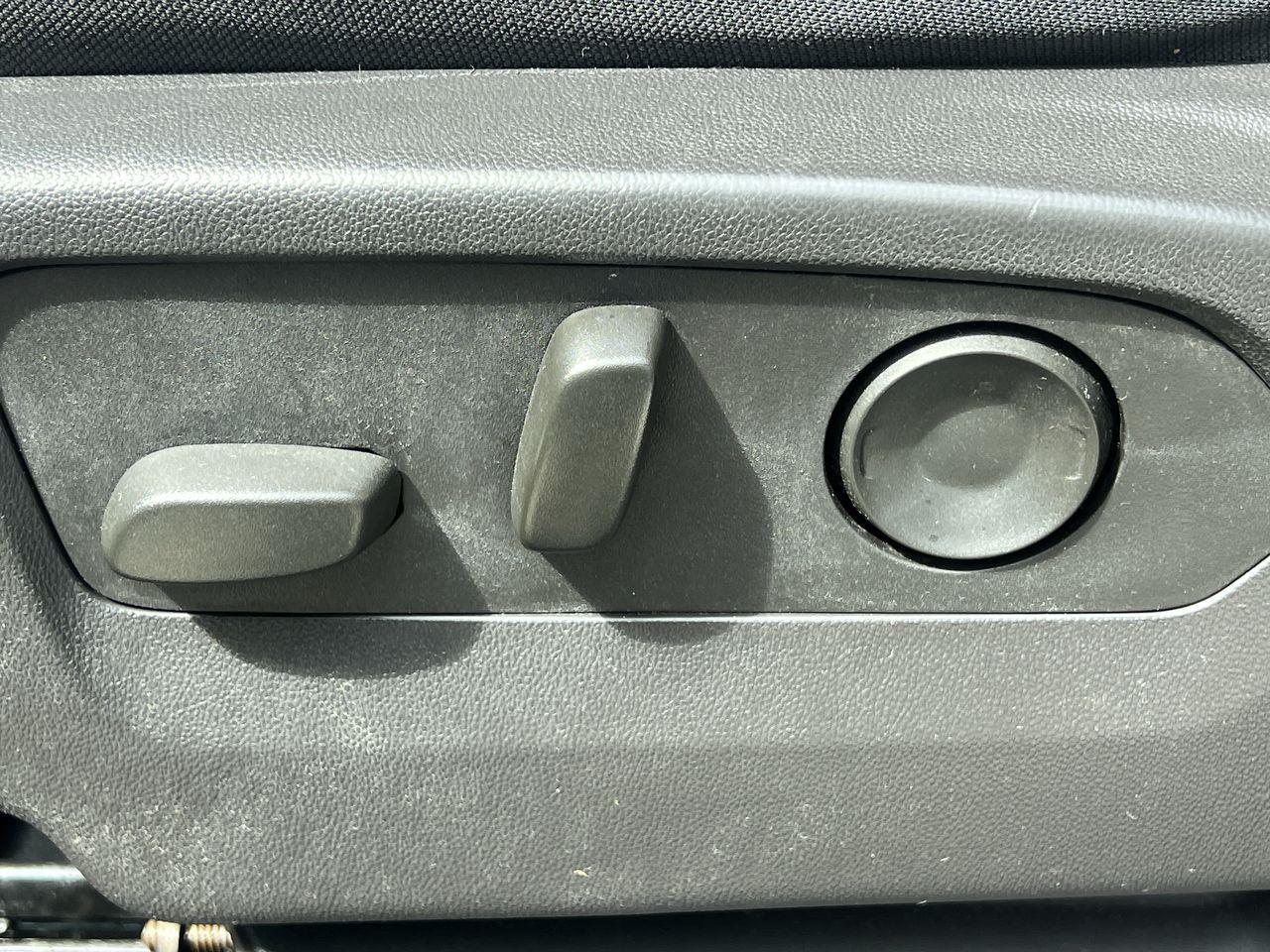2024 Chevrolet Silverado 1500 Custom Trail Boss 4X4, CRUISE CONTROL, SIRIUS XM, BACK UP CAM!! Photo