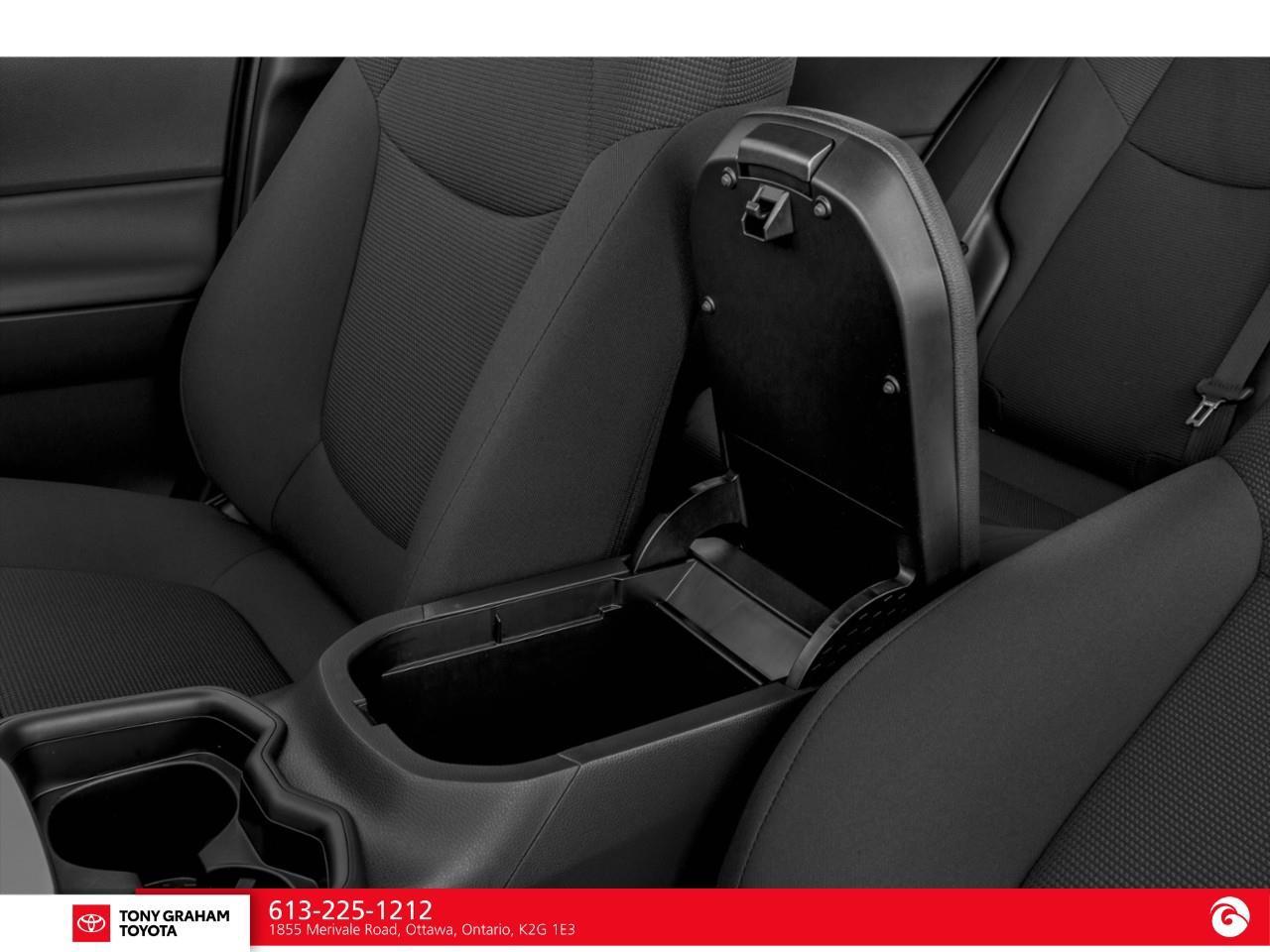 2021 Toyota RAV4 LE Photo