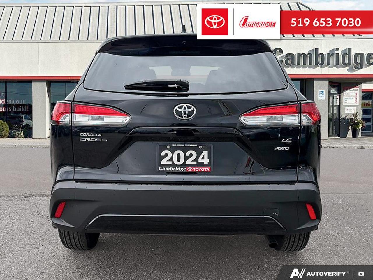 2024 Toyota Corolla Cross LE AWD Photo4