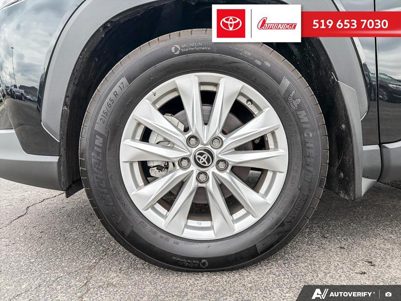 2024 Toyota Corolla Cross LE AWD Photo