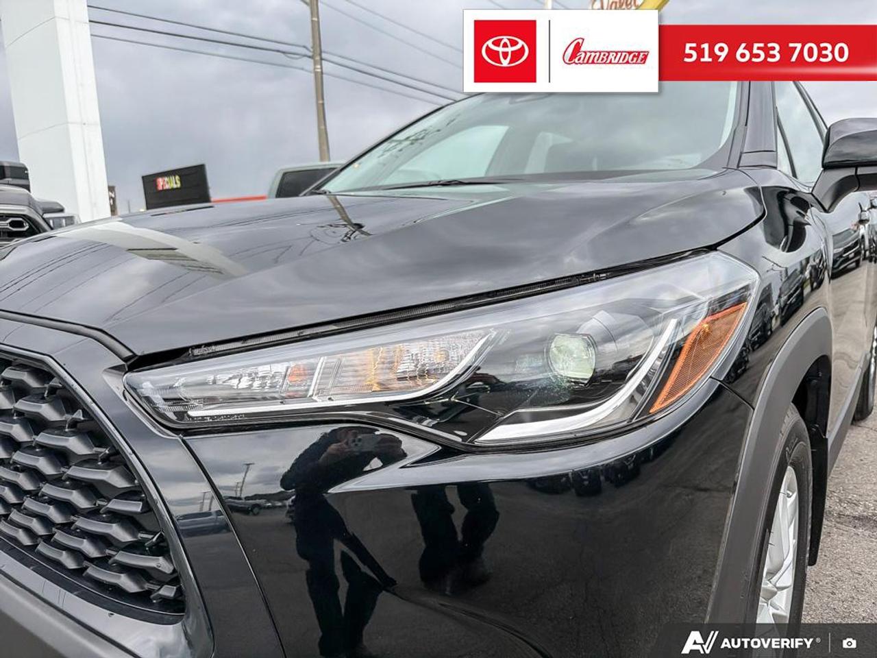 2024 Toyota Corolla Cross LE AWD Photo