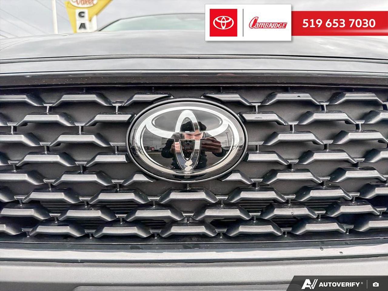 2024 Toyota Corolla Cross LE AWD Photo