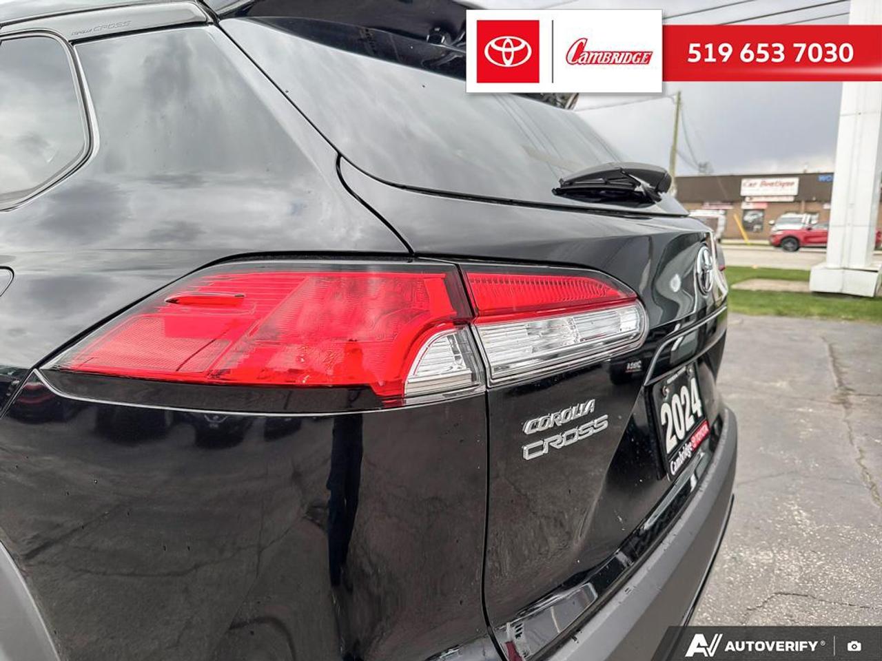 2024 Toyota Corolla Cross LE AWD Photo