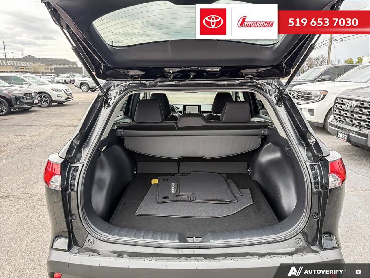 2024 Toyota Corolla Cross LE AWD Photo