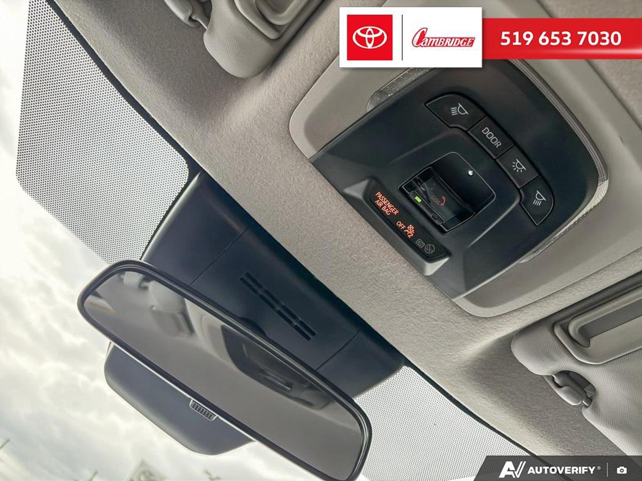 2024 Toyota Corolla Cross LE AWD Photo