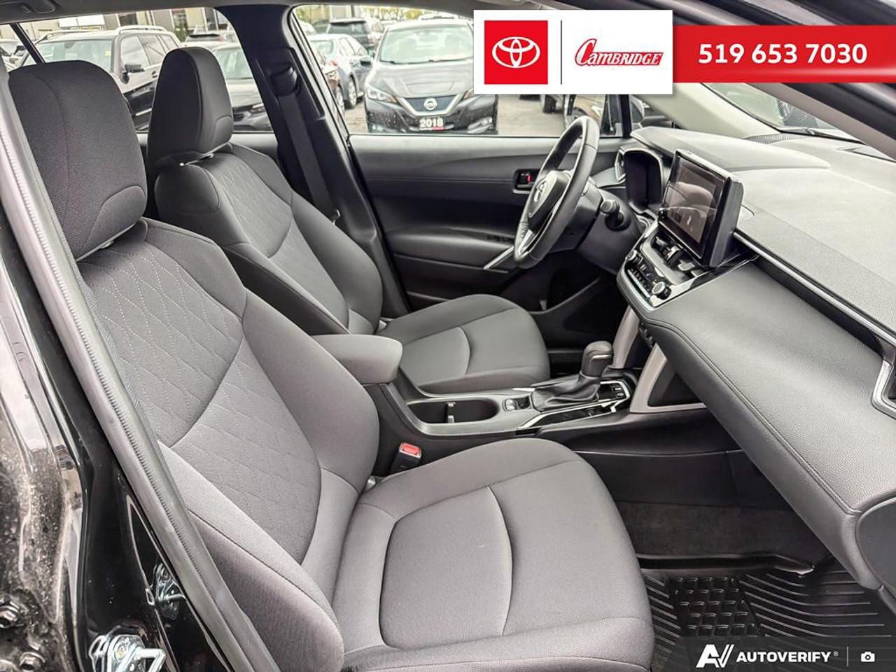 2024 Toyota Corolla Cross LE AWD Photo
