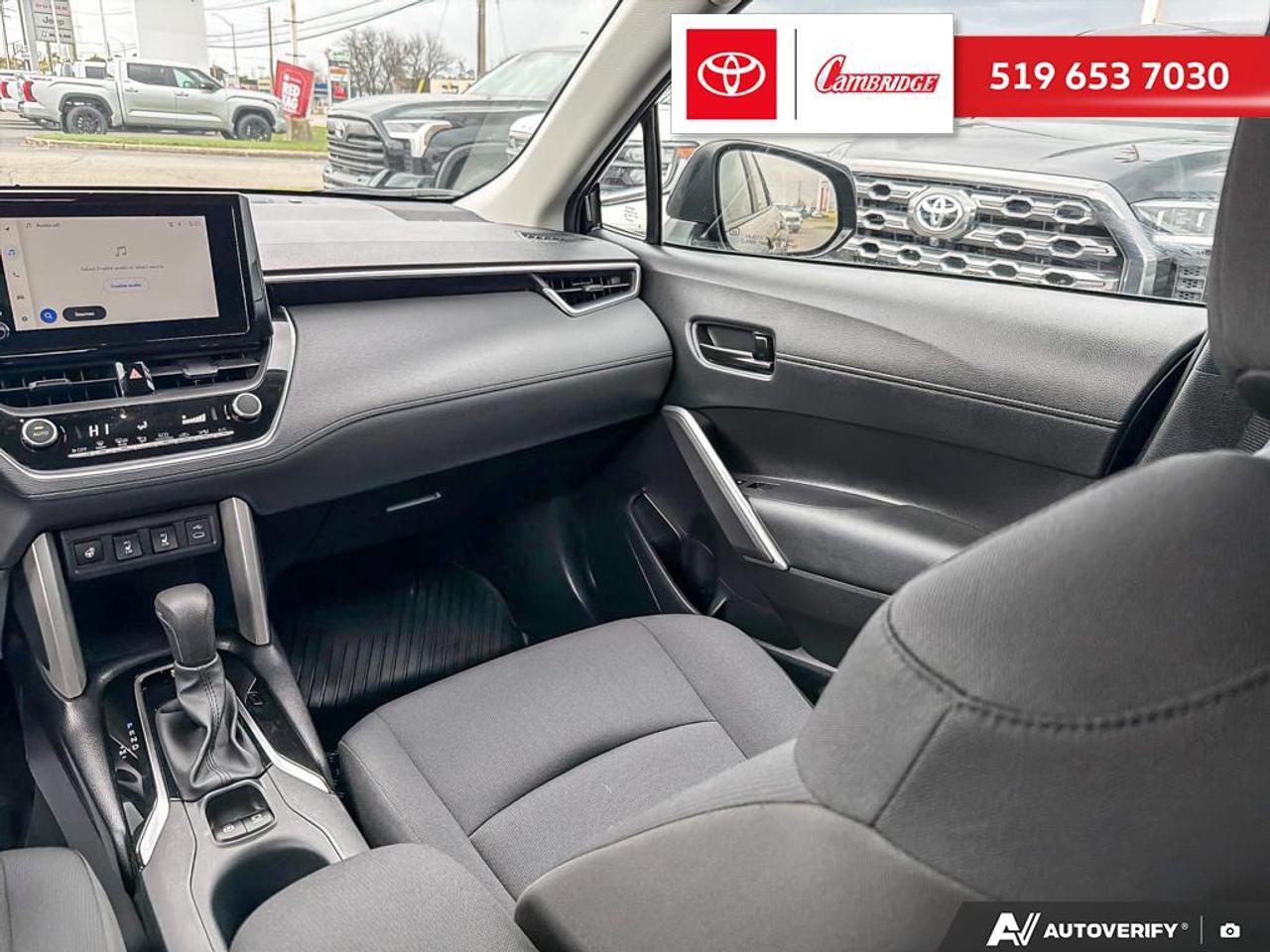 2024 Toyota Corolla Cross LE AWD Photo