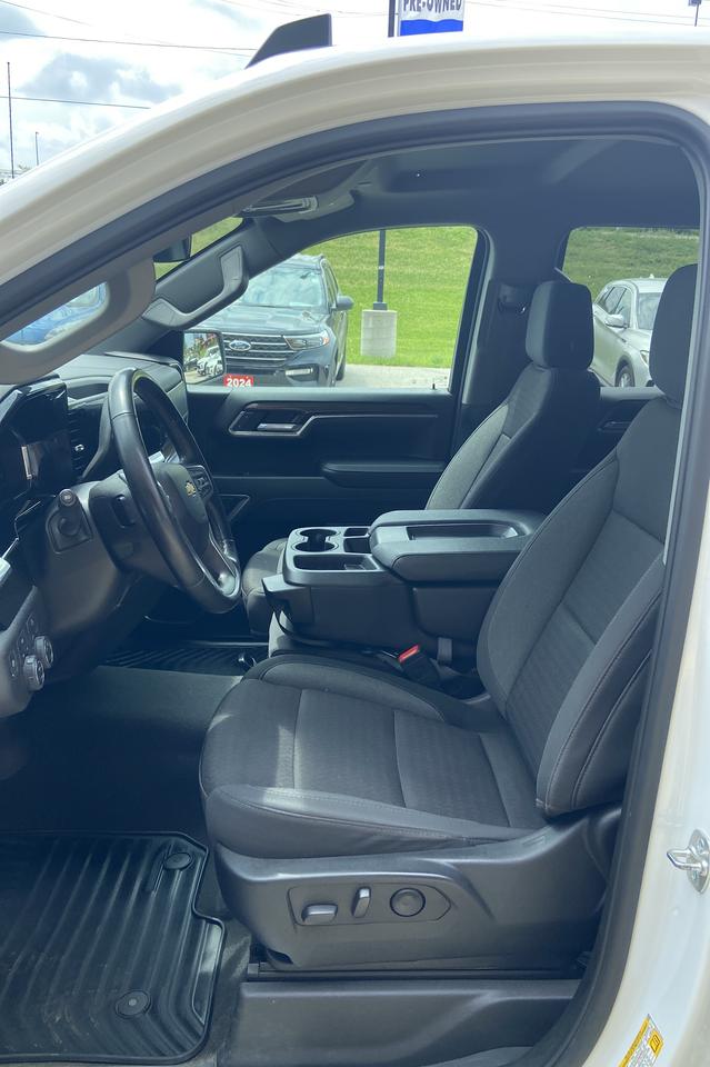 2025 Chevrolet Silverado 1500 LT Photo