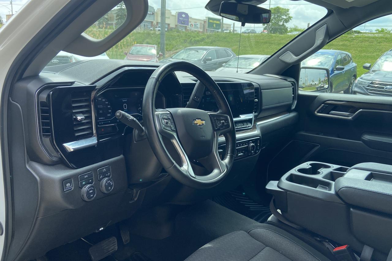 2025 Chevrolet Silverado 1500 LT Photo