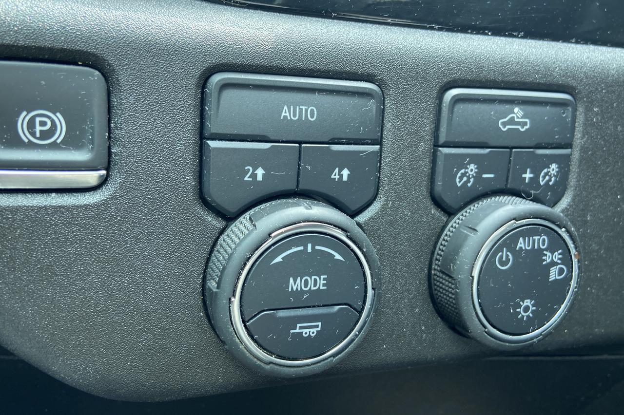 2025 Chevrolet Silverado 1500 LT Photo