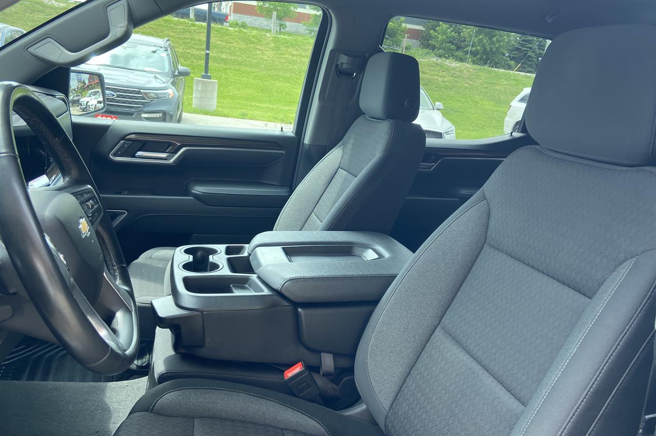 2025 Chevrolet Silverado 1500 LT Photo