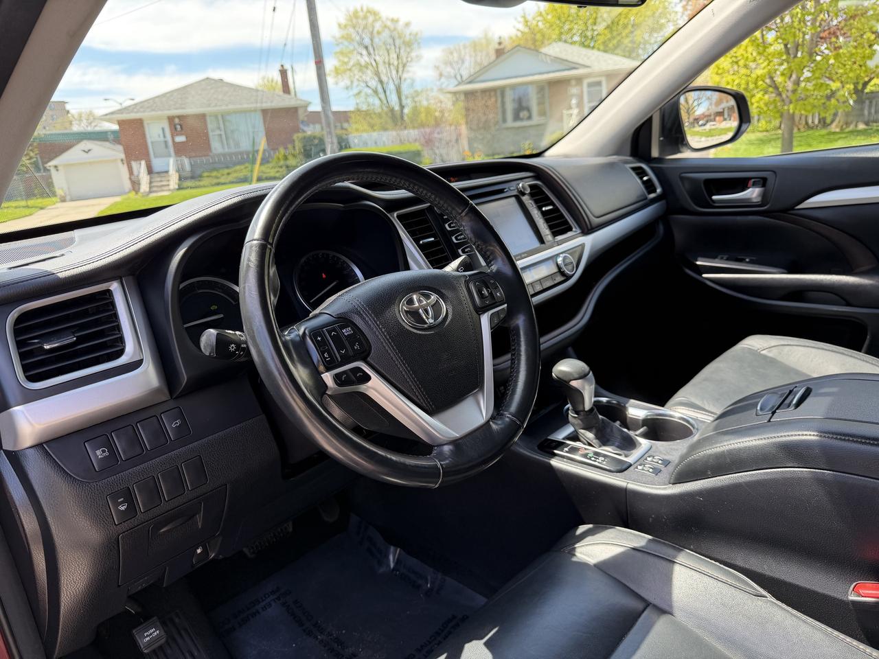 2017 Toyota Highlander HYBRID AWD 4DR XLE Photo