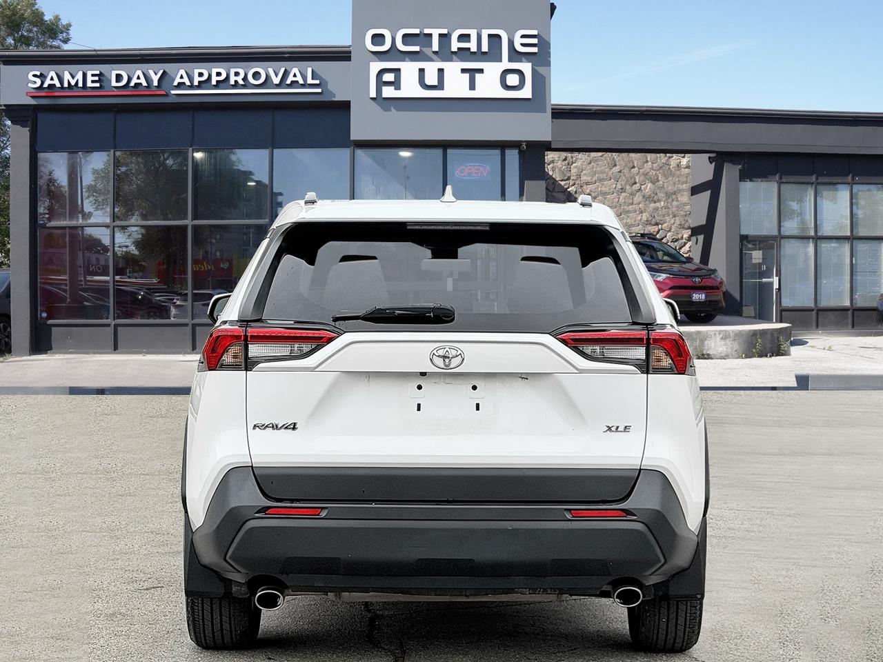 2020 Toyota RAV4 XLE FWD Photo