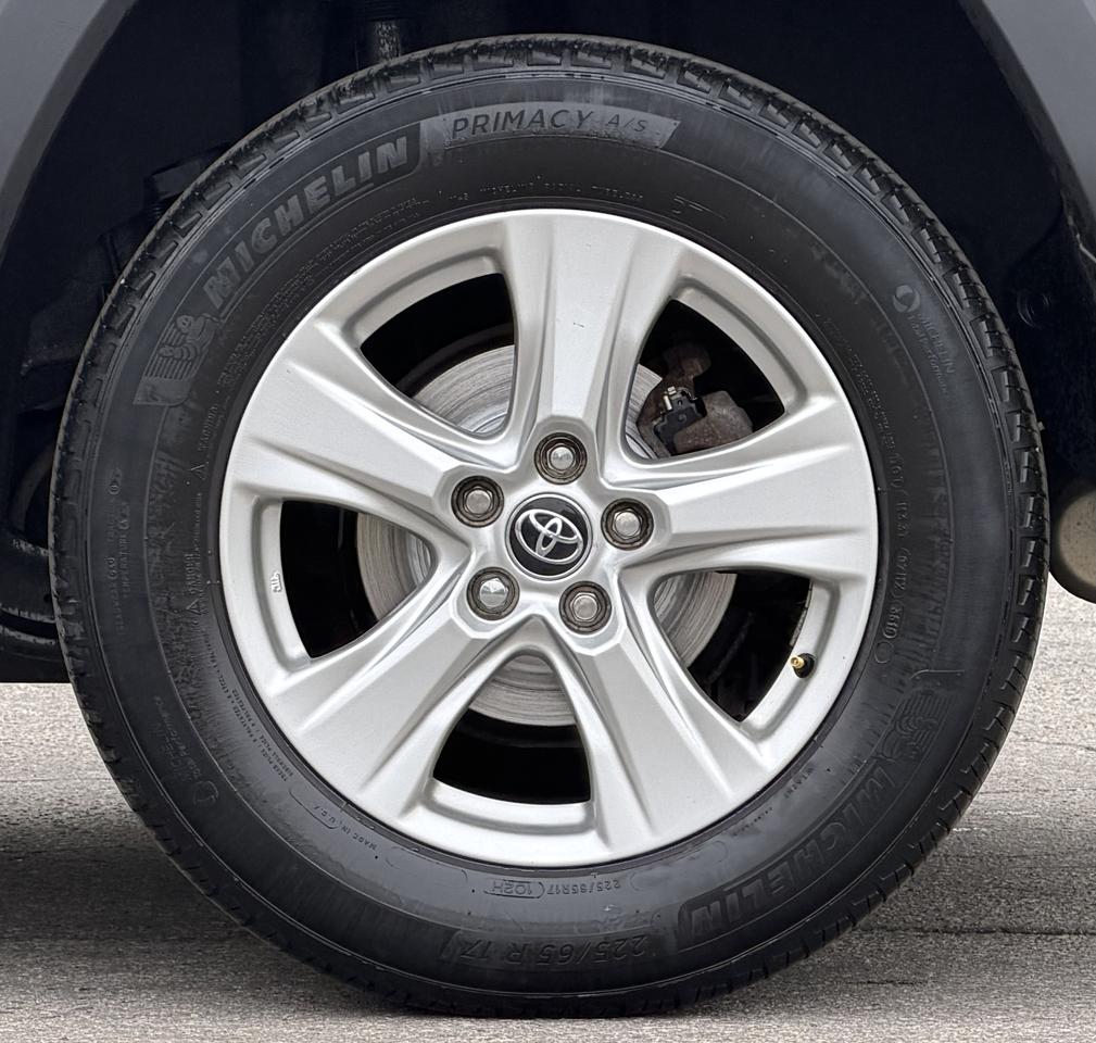2020 Toyota RAV4 XLE FWD Photo
