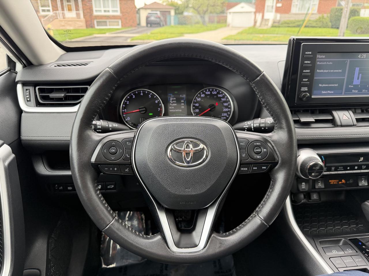 2020 Toyota RAV4 XLE FWD Photo