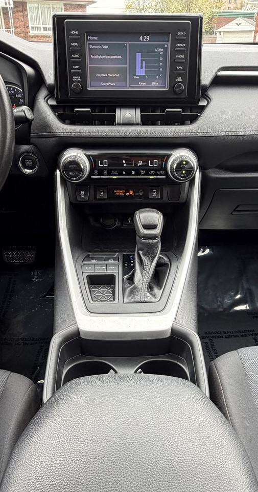 2020 Toyota RAV4 XLE FWD Photo