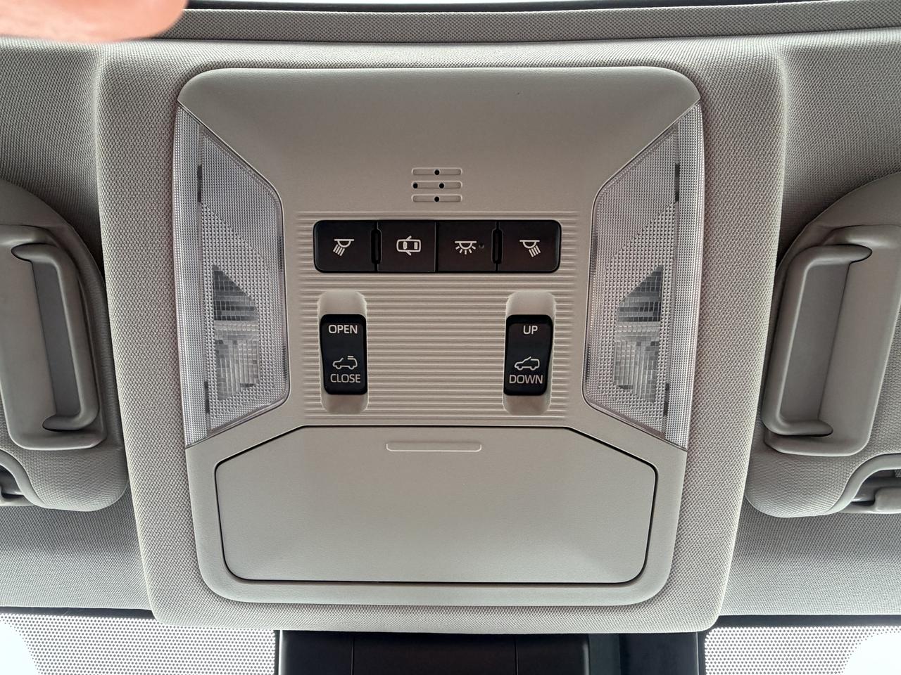 2020 Toyota RAV4 XLE FWD Photo