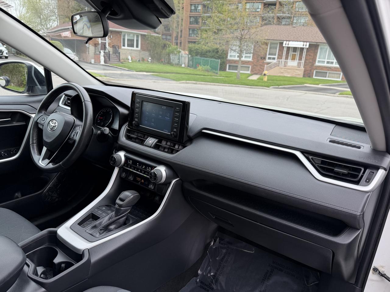 2020 Toyota RAV4 XLE FWD Photo