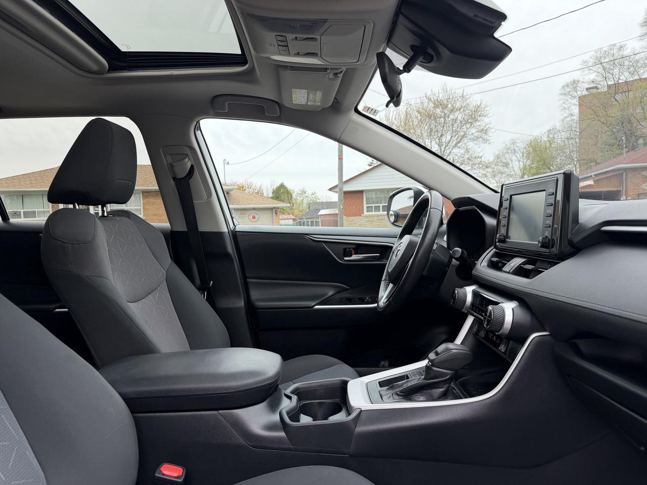 2020 Toyota RAV4 XLE FWD Photo