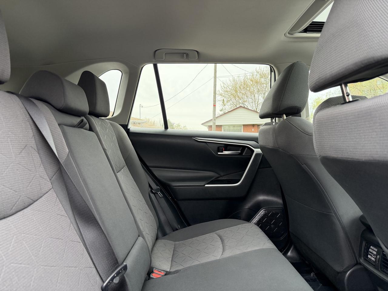 2020 Toyota RAV4 XLE FWD Photo