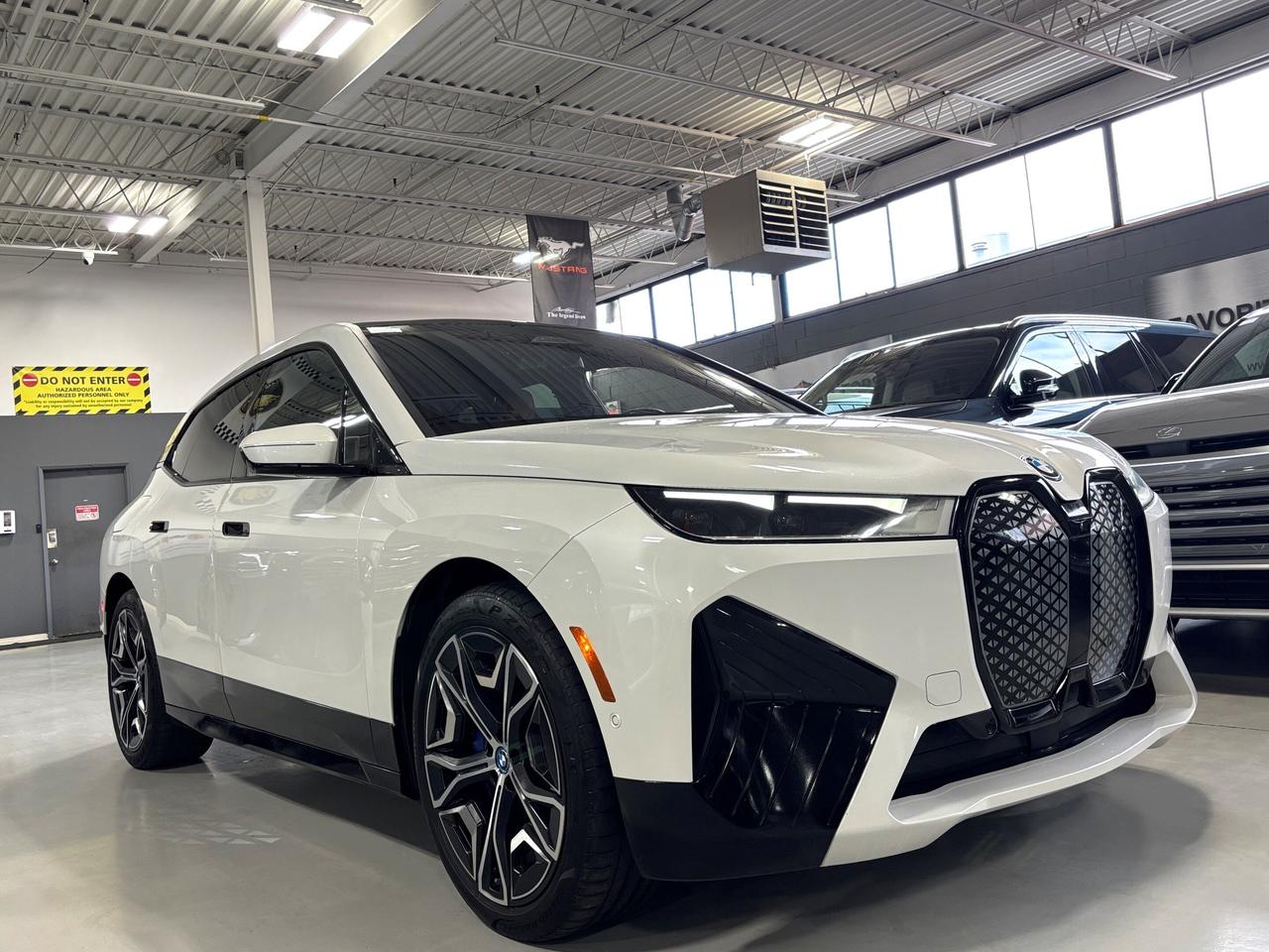 2022 BMW iX xDrive50|AWD|MASSAGE|HEADSUP|3DCAM|BROWNLEATHER|++ Photo