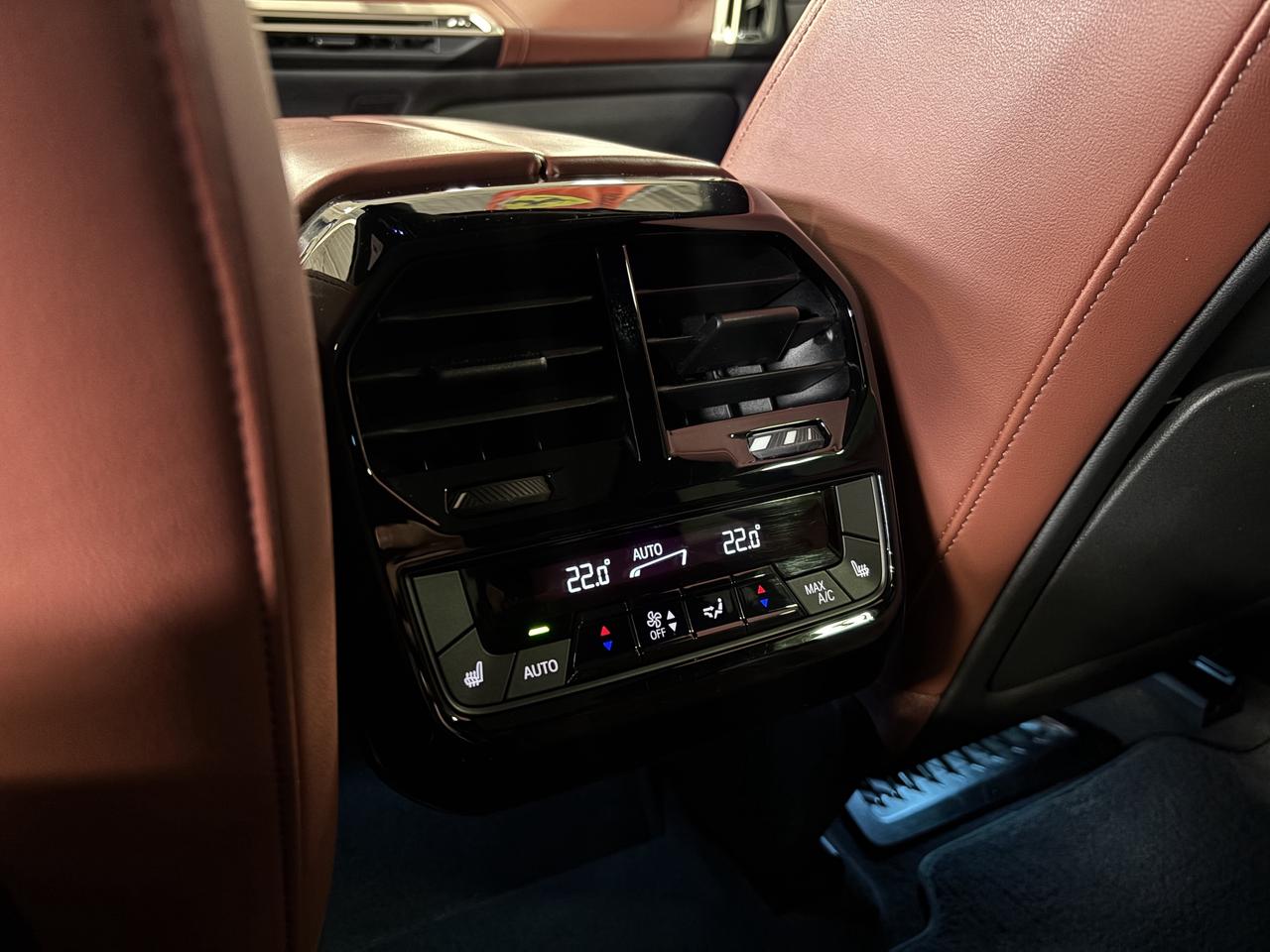 2022 BMW iX xDrive50|AWD|MASSAGE|HEADSUP|3DCAM|BROWNLEATHER|++ Photo