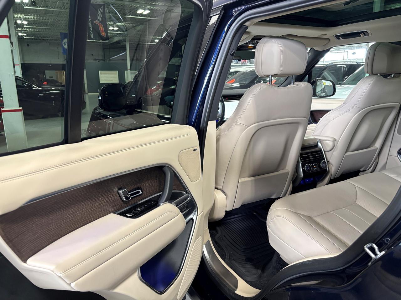 2023 Land Rover Range Rover P530 SE SWB|NO LUX TAX|RECLINE|WOOD|CREAMSEATS|HUD Photo