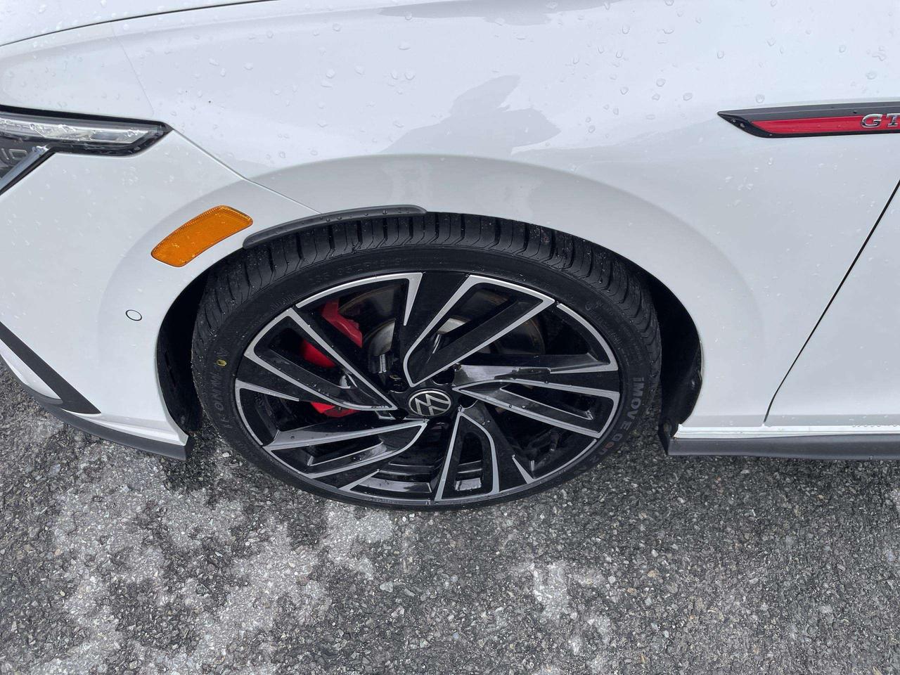2023 Volkswagen Golf GTI Performance PERFORMANCE, HEADS UP, HARMAN KARDON, NAVI, LEATHER, PANO. ROOF, BLIS, HTD. & VENTED SEATS Photo