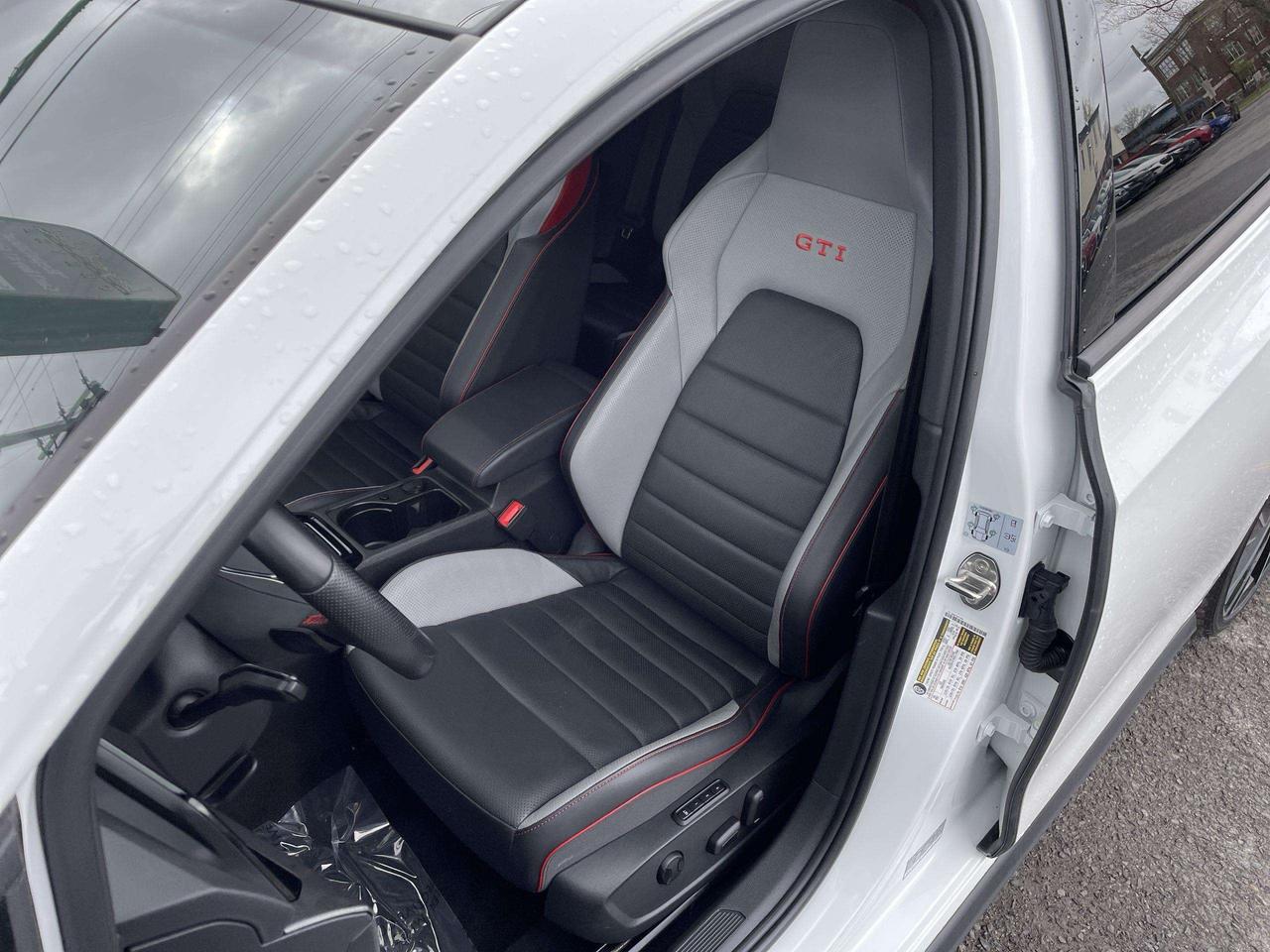 2023 Volkswagen Golf GTI Performance PERFORMANCE, HEADS UP, HARMAN KARDON, NAVI, LEATHER, PANO. ROOF, BLIS, HTD. & VENTED SEATS Photo