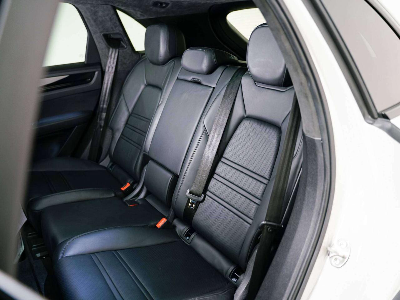 2022 Porsche Cayenne GTS | PREMIUM PLUS | PANO | 21 IN Photo