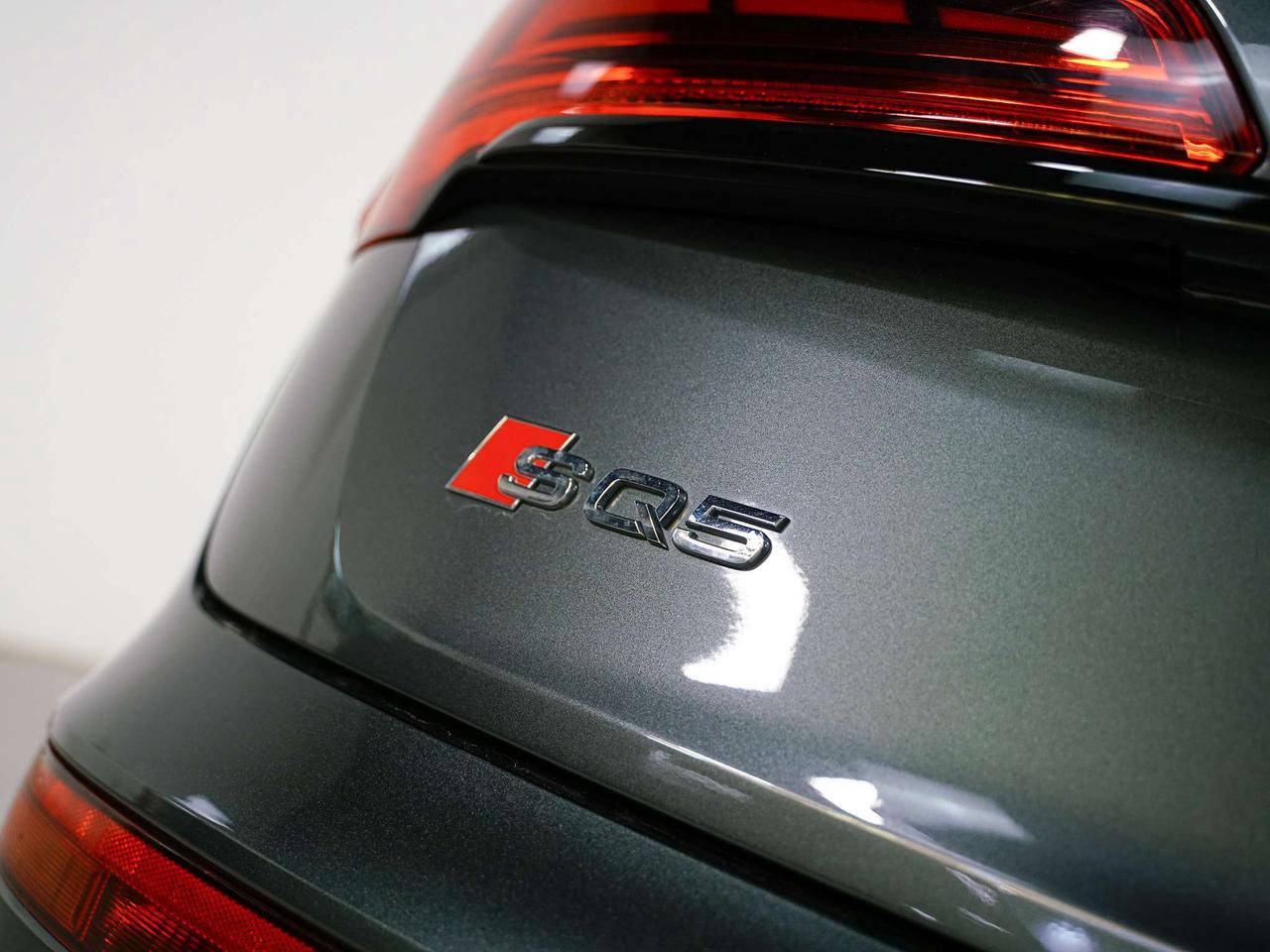 2021 Audi SQ5 TECHNIK | CARPLAY | BLACK PKG | B&O | 21 IN Photo
