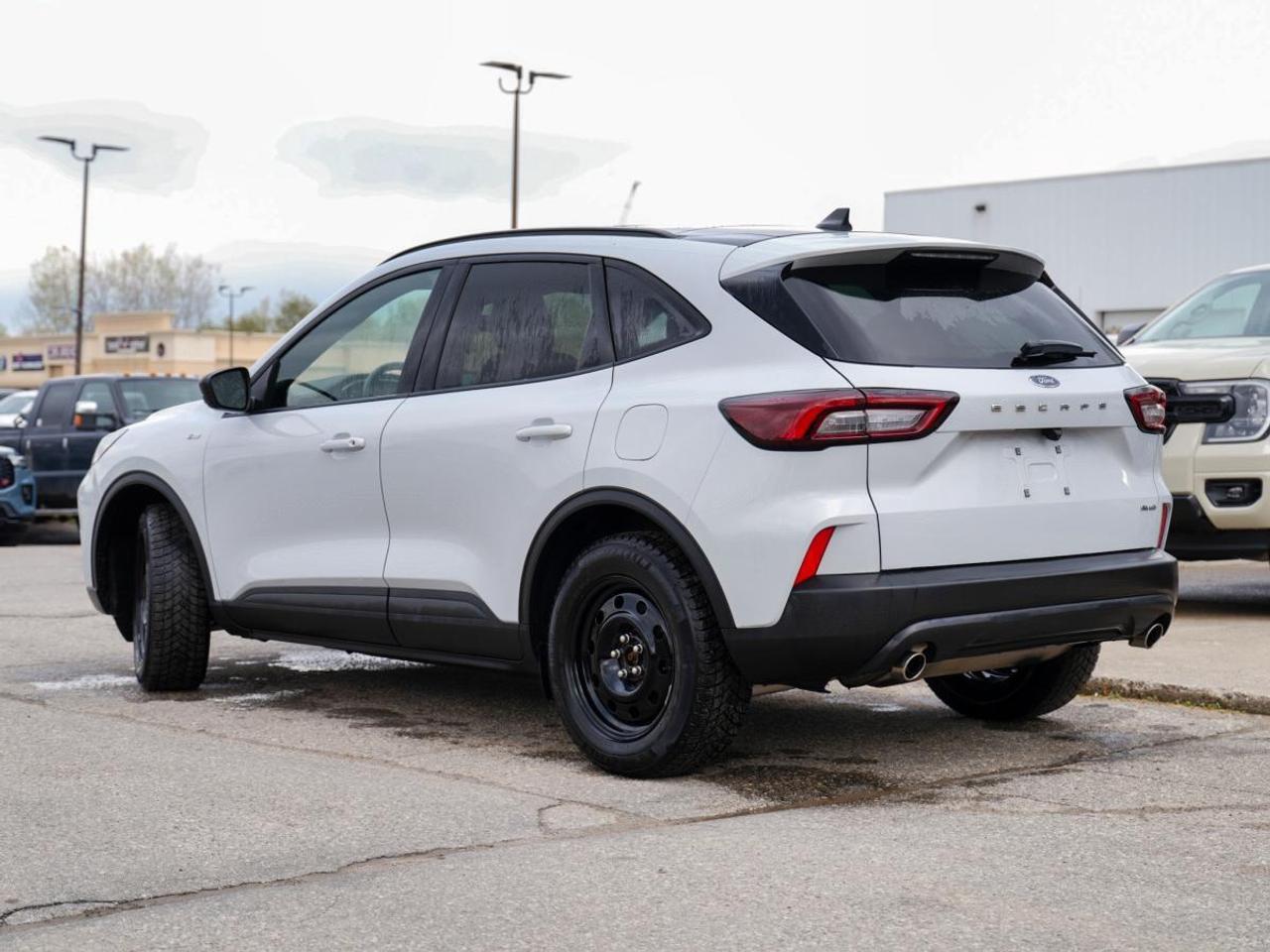 2025 Ford Escape ST-Line AWD | LOW KM | WINTER/SUMMER TIRED INCLUDE Photo3