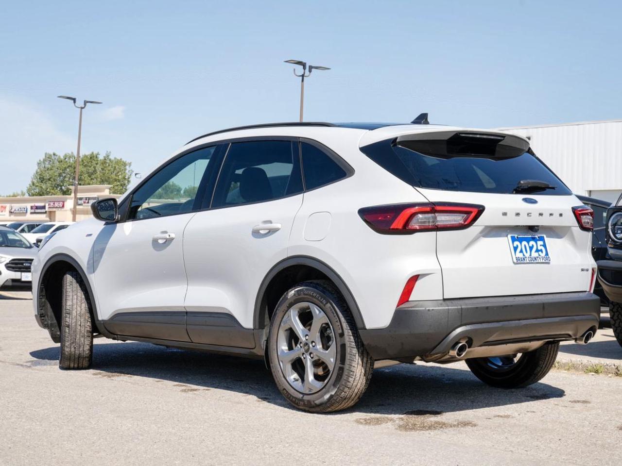 2025 Ford Escape ST-Line AWD | LOW KM | HEATED STEERING | HEATED SE Photo