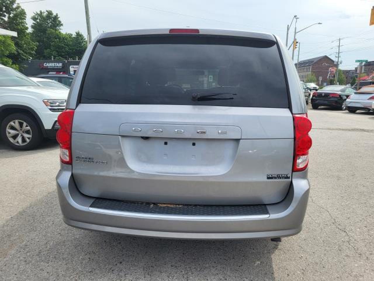 2017 Dodge Grand Caravan SE Plus Photo3