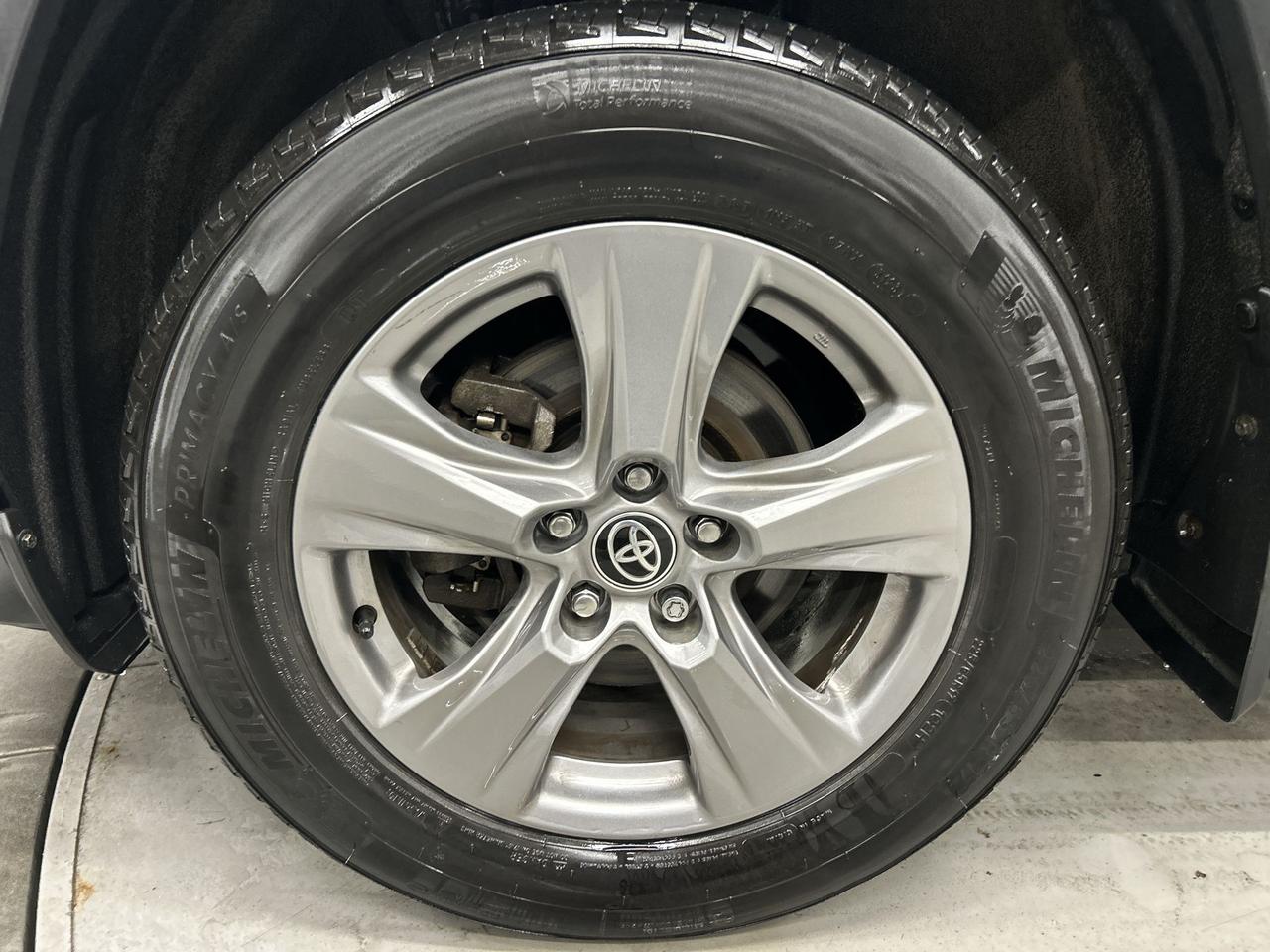 2023 Toyota RAV4 XLE AWD | ONLY 30,000KMS! | SUNROOF | HTD SEATS Photo