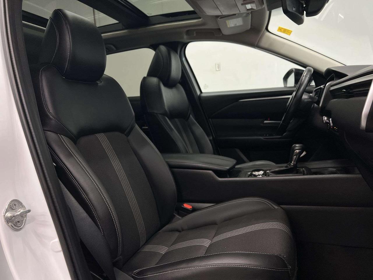 2023 Mazda CX-50 AWD | ONLY 33,000KMS! | HTD LEATHER | PANO ROOF Photo