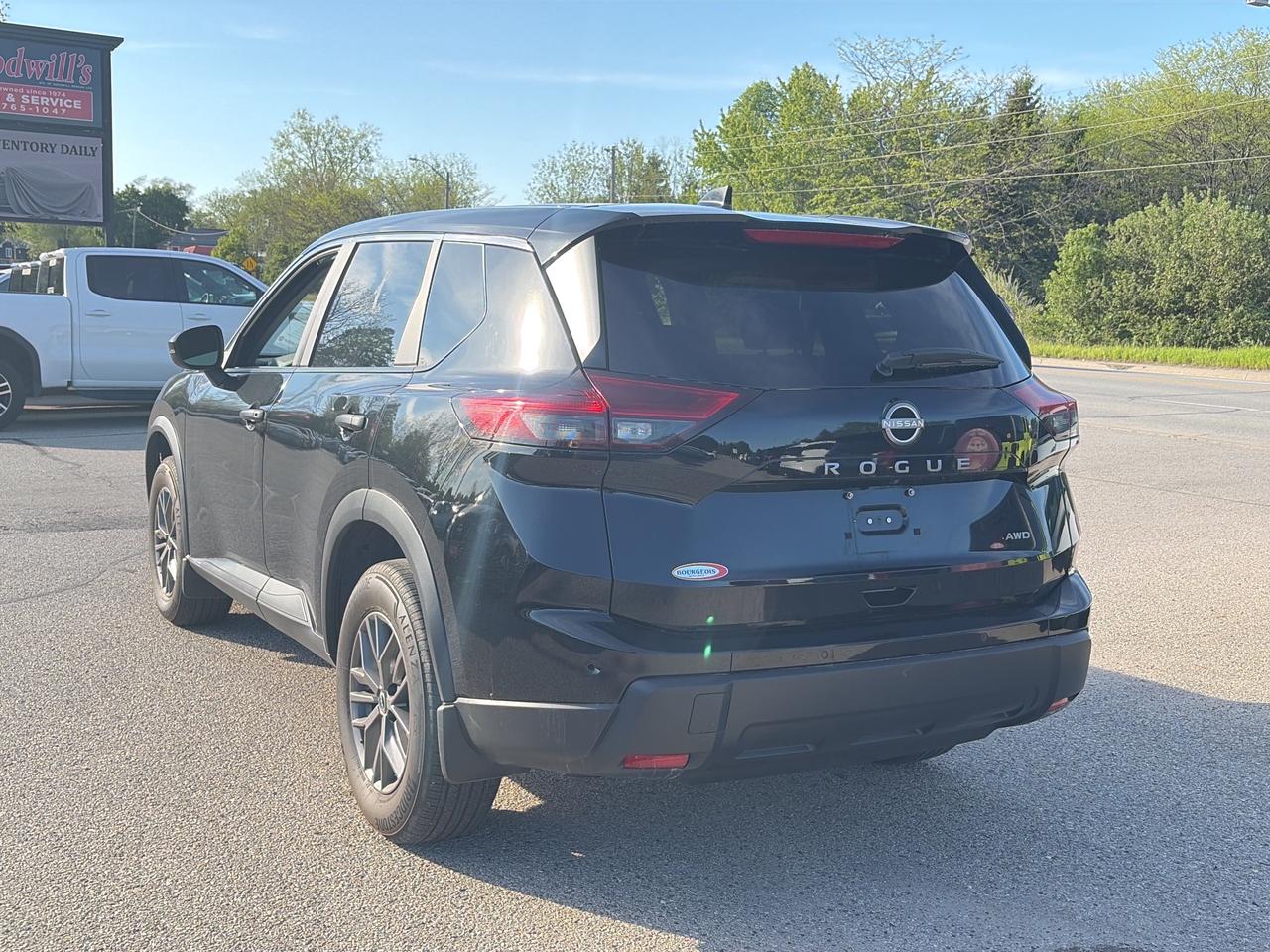 2024 Nissan Rogue AWD S, REMOTE START, HEATED SEATS, CLEAN CARFAX! Photo