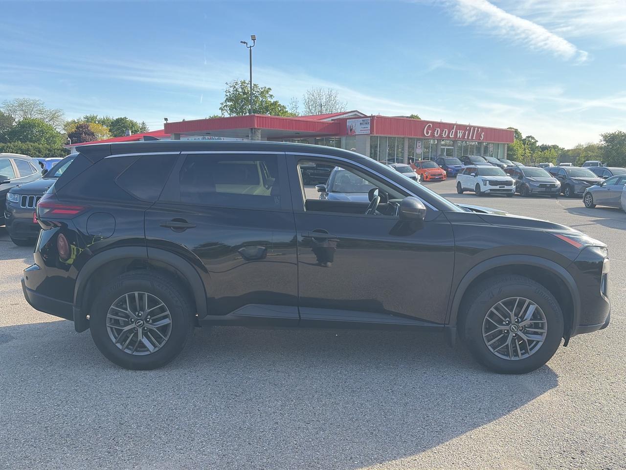 2024 Nissan Rogue AWD S, REMOTE START, HEATED SEATS, CLEAN CARFAX! Photo