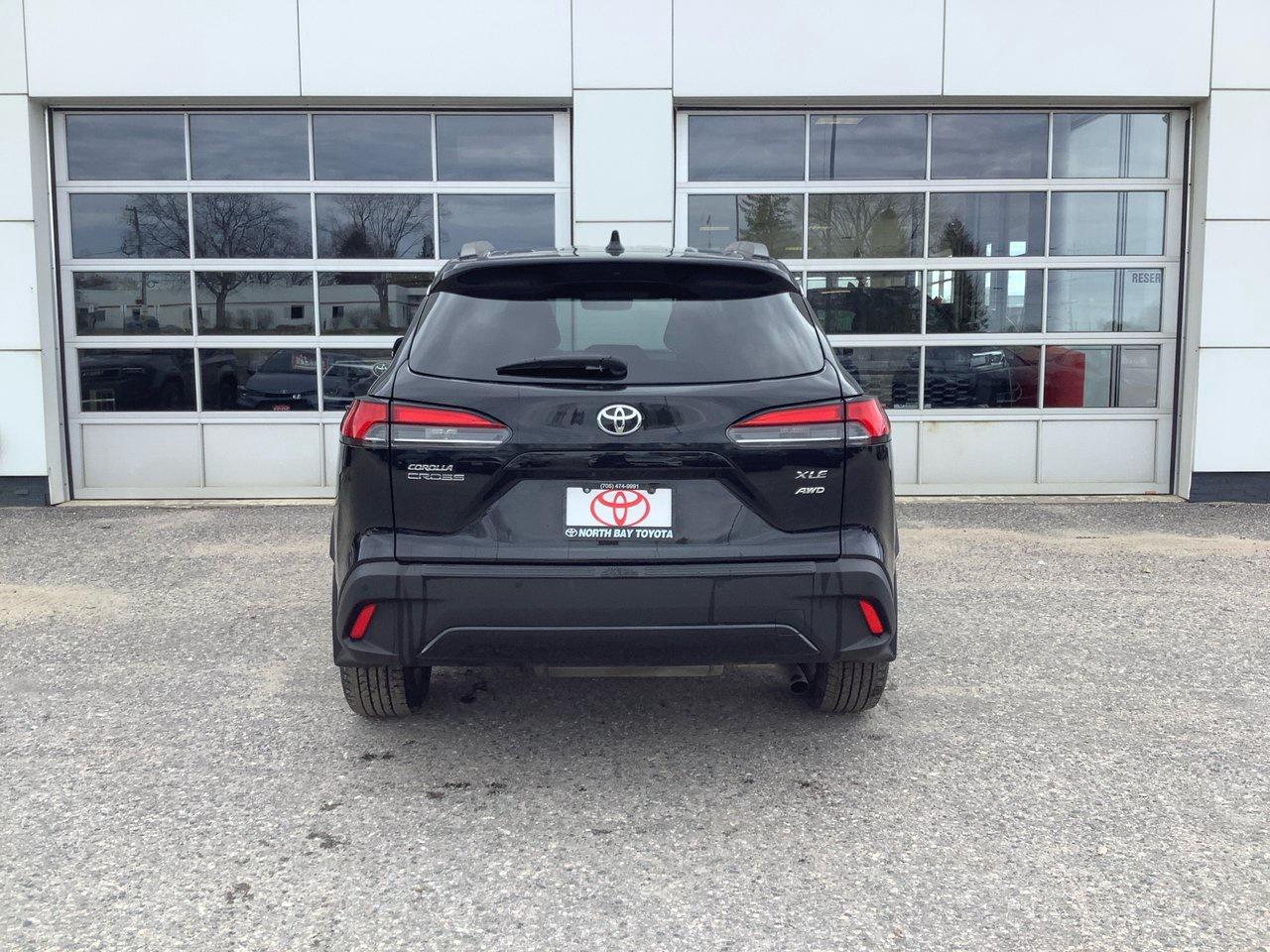2023 Toyota Corolla Cross XLE Photo0