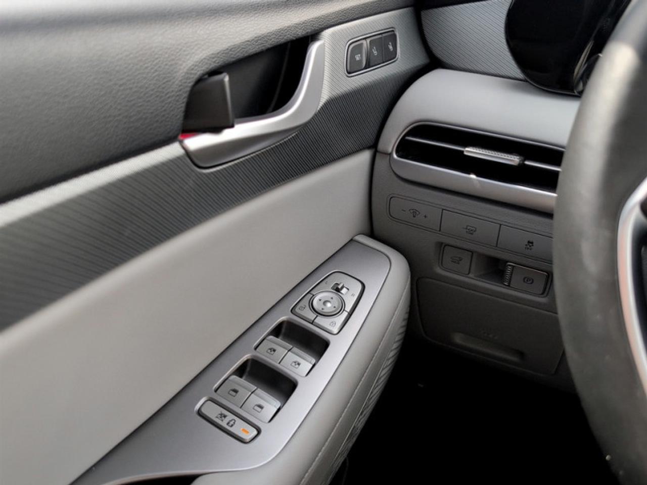2023 Hyundai PALISADE Urban  *CLEAN CARFAX - ONE OWNER* Photo