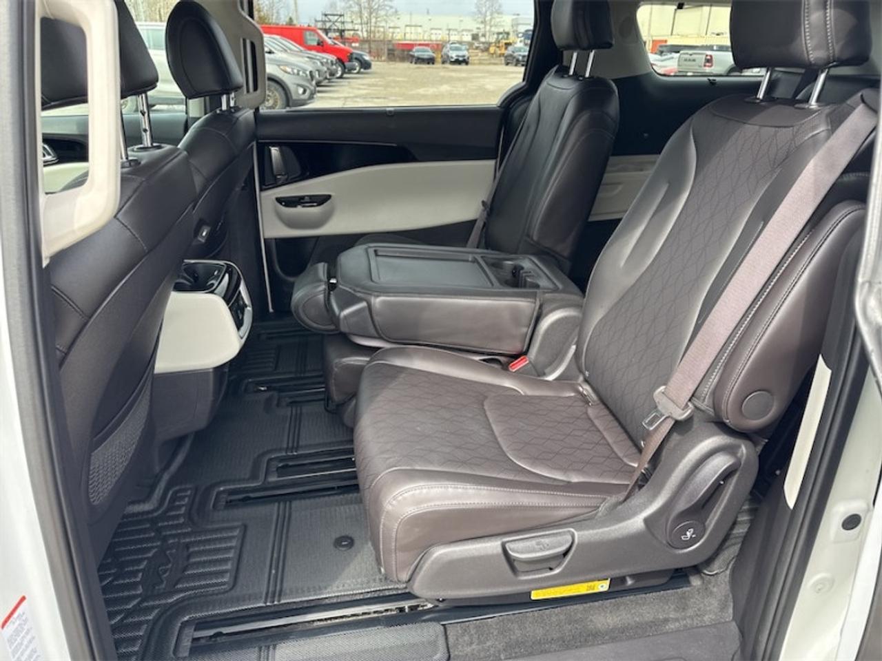 2024 Kia Carnival EX  Leather Seats - $267 B/W Photo