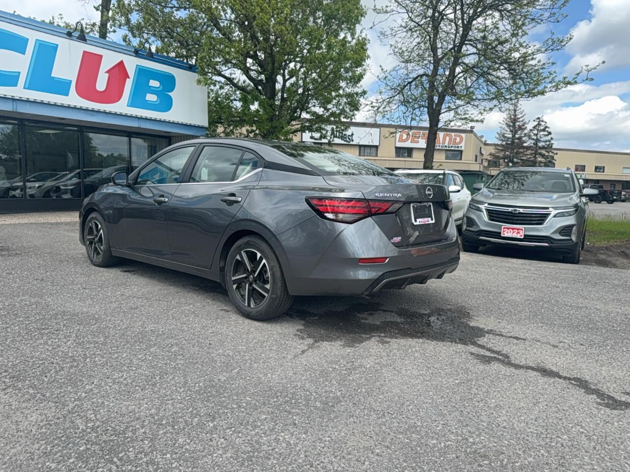 2025 Nissan Sentra SV Photo2
