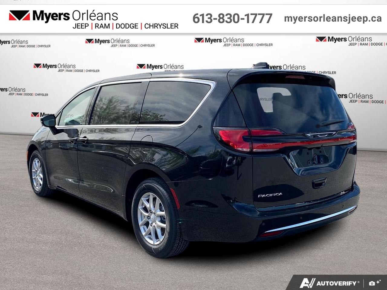 2027 Chrysler Pacifica Select Photo