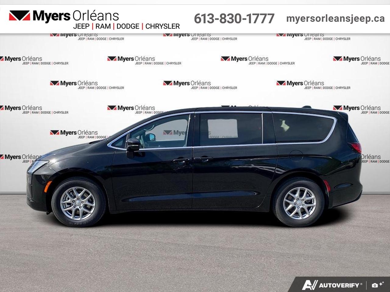2027 Chrysler Pacifica Select Photo