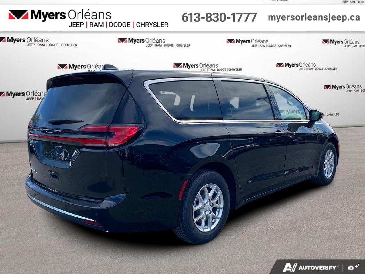 2027 Chrysler Pacifica Select Photo