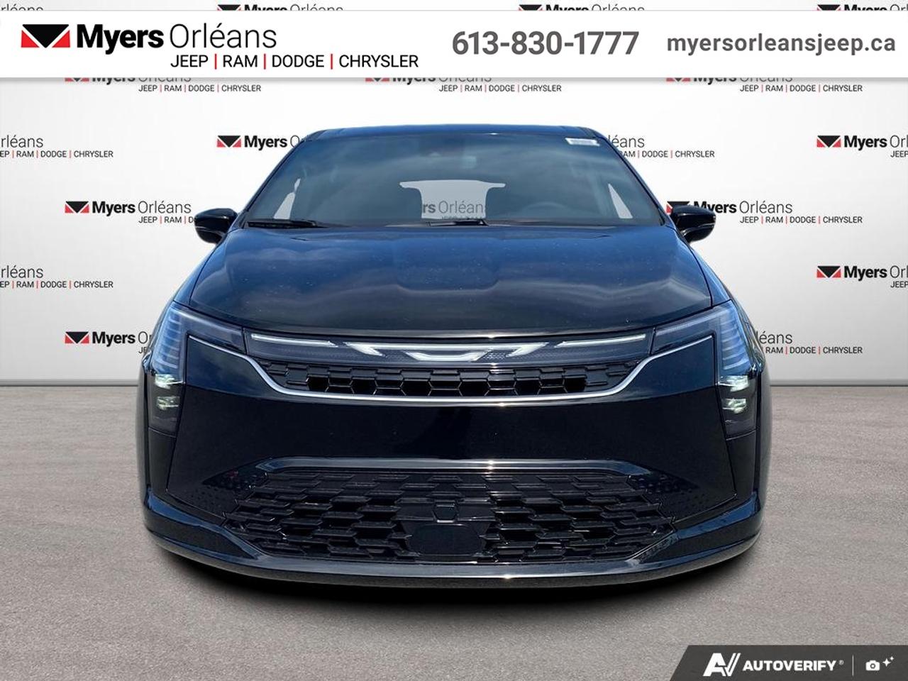 2027 Chrysler Pacifica Select Photo