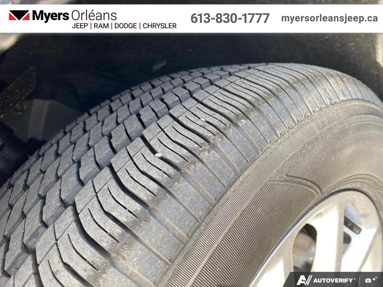 2027 Chrysler Pacifica Select Photo