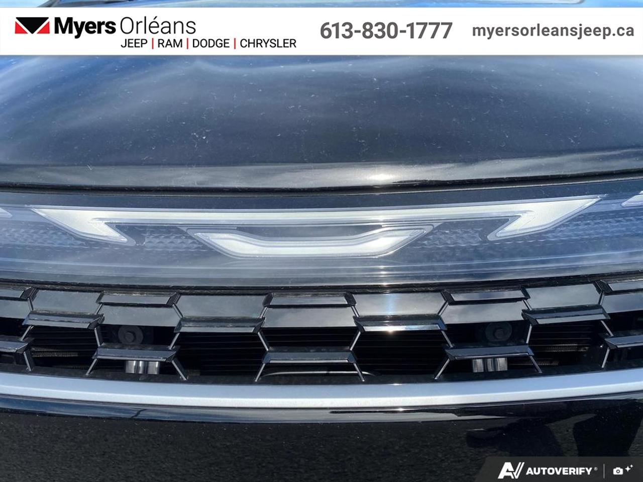 2027 Chrysler Pacifica Select Photo