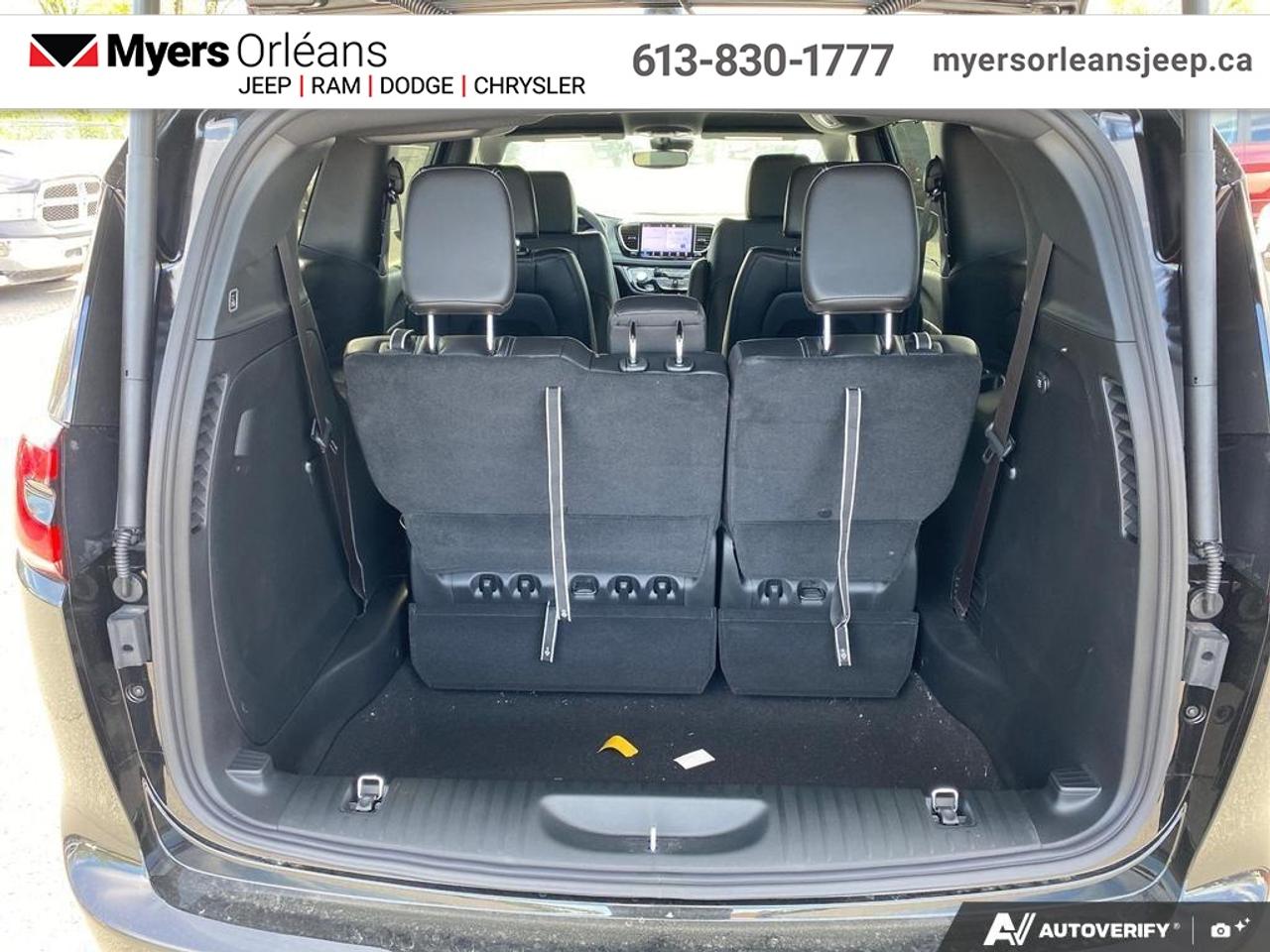 2027 Chrysler Pacifica Select Photo