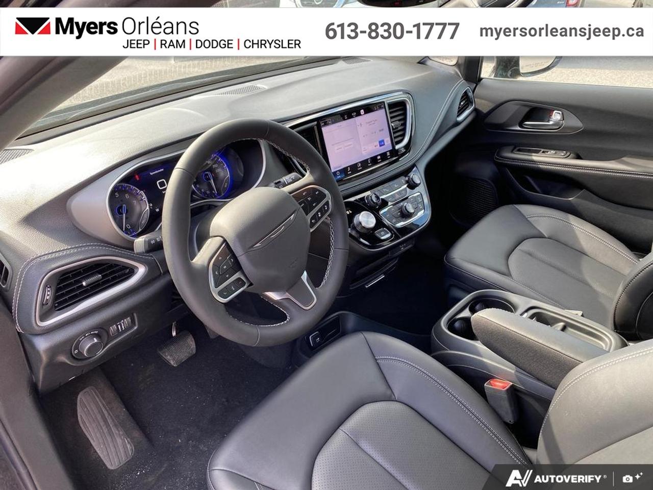 2027 Chrysler Pacifica Select Photo